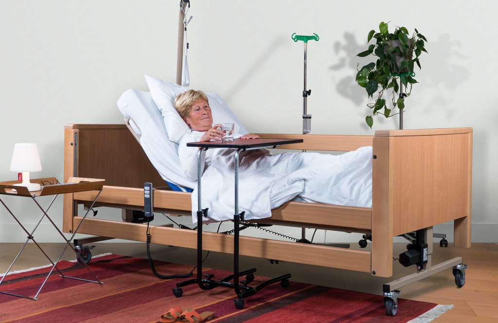 Elektrisch verstelbaar ziekenhuisbed (2.10m) inclusief zijsponden en zelfoprichter